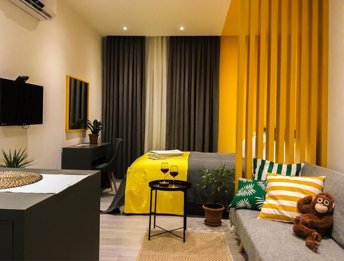 Banana Apartments Batoemi Buitenkant foto